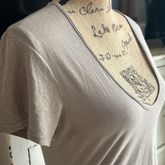 James Perse deep V-neck short sleeve pima cotton basic t-shirt tee taupe tan - Picture 4 of 15